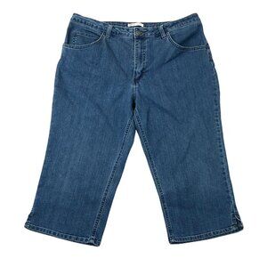 Womens Capri Jeans Size 18M Blue Denim  Relaxed Fit Casual Cropped Classic